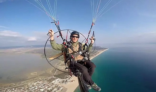 Paramotor pilotundan gökyüzünde ‘ramazan’ mesajı