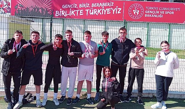 Pehlivanköy Anadolu Lisesi Atletizmde Gururlandırdı