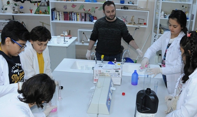 YÖNETİCİ VE ÖĞRETMENLERİN DERS VE EK DERS SAATLERİNE İLİŞKİN DÜZENLEME, RESMÎ GAZETE'DE YAYIMLANDI