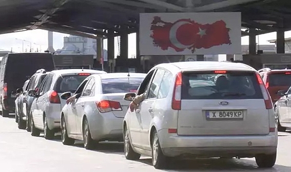 Bayramda gümrük kapılarında yolcu rekoru; Kapıkule, İstanbul Havalimanı, Kuşadası Limanı ilk sırada