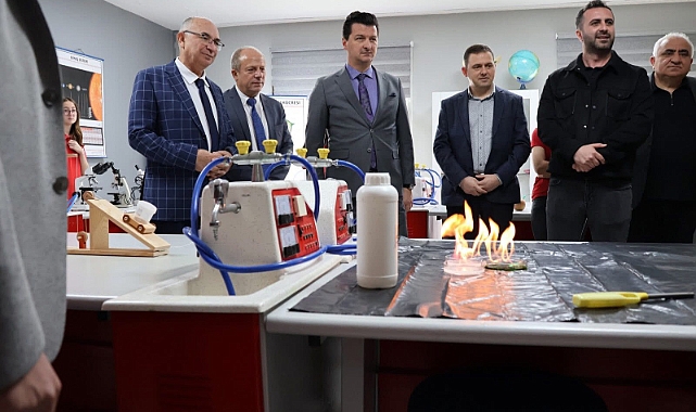Büyükkarıştıran'da Eğitim Alanında Önemli Bir Adım: Fen Laboratuvarı Açıldı