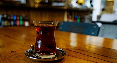Çayın Faydaları ve Zararları: Sağlık İçin Bilinçli Tüketimin Önemi