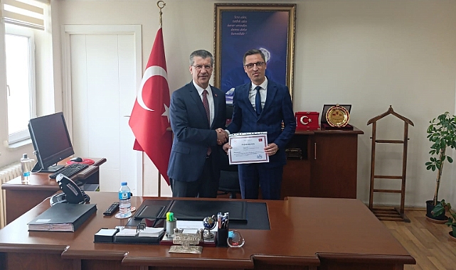 Kaymakam Tamer Orhan’dan Vergi Dairesi Personeline Başarı Belgesi