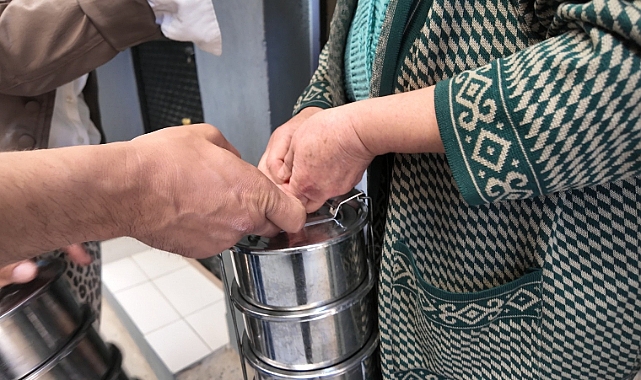 Süleymanpaşa Belediyesinden İhtiyaç Sahiplerine Her Gün Dört Kap Sıcak Yemek