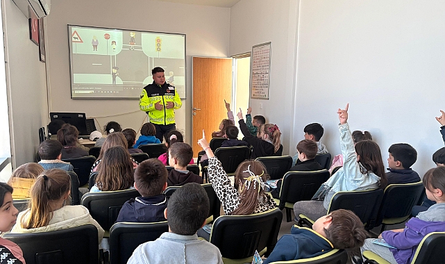 Tekirdağ Jandarmasından Miniklere Uygulamalı Trafik Eğitimi