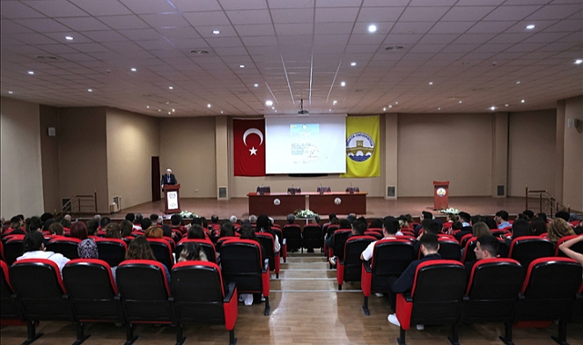 “TRUMP SONRASI DÜNYA DÜZENİNİ YENİDEN KURGULAMAK: BEKLENTİLER VE ÖNCELİKLER” BAŞLIKLI KONFERANSA YOĞUN İLGİ