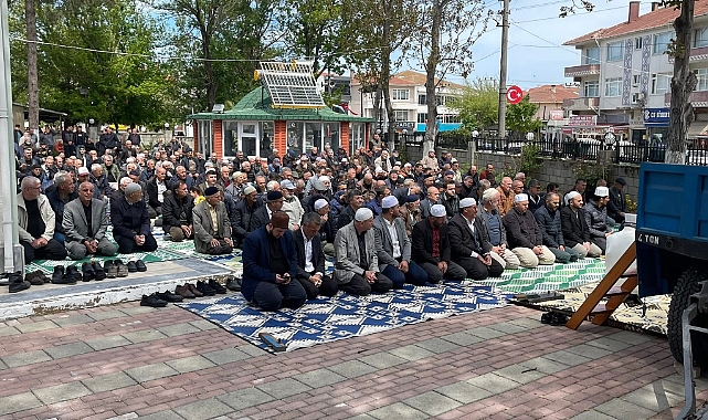 Büyükkarıştıran’da Yağmur ve Şükür Duası Birlikte Edildi