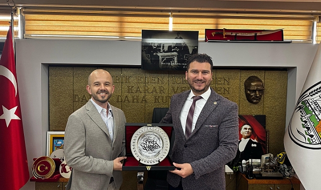 Fırat Yayla, Tire İlçe Başkanından Anlamlı Hediye Aldı