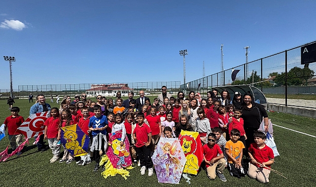 Pehlivanköy’de Uçurtma Şenliğiyle Aile Yılı Kutlandı