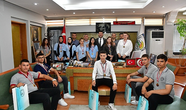 Babaeski’de Liseler Arası Bilgi Yarışmasında Gençler Bilgileriyle Yarıştı