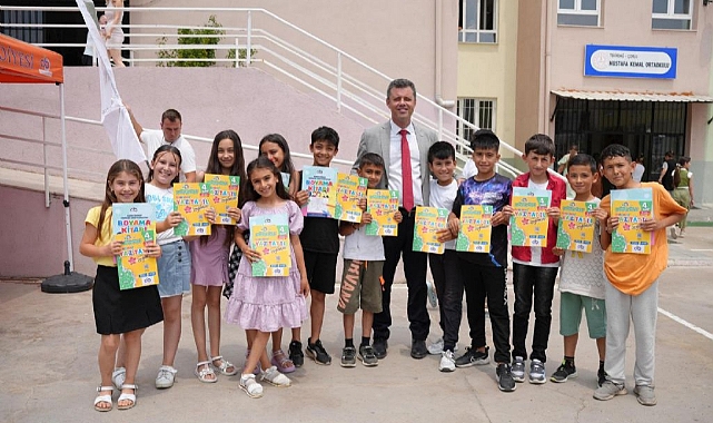 Başkan Sarıkurt´tan Öğrencilere Karne Hediyesi