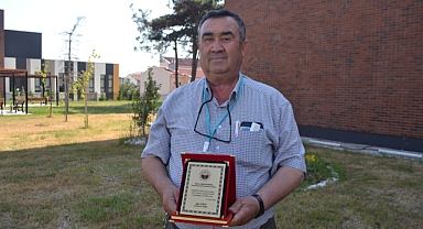 Cumhuriyet Mahallesi Muhtarı Kadir Üstünel'den 28 Yıllık Hizmet Rekoru