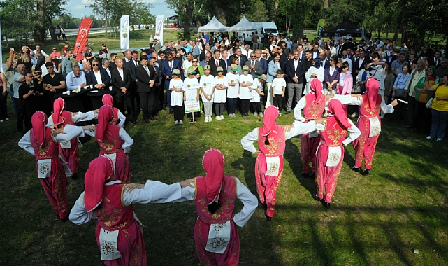 Edirne'de yapımı tamamlanan Söğütlük Millet Bahçesi, çevre şenliğiyle kapılarını açtı