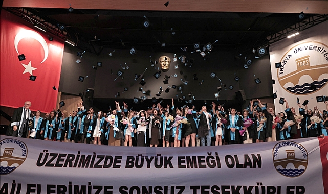 EDİRNE TEKNİK BİLİMLER MESLEK YÜKSEKOKULUNDA MEZUNİYET SEVİNCİ