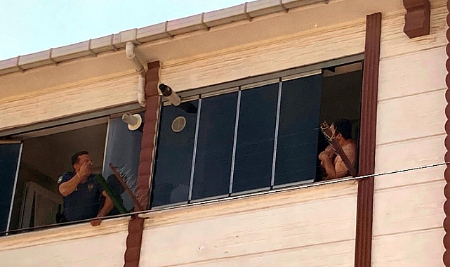 Eşiyle tartıştı, 4 aylık oğlunu pencereden atmaya kalktı