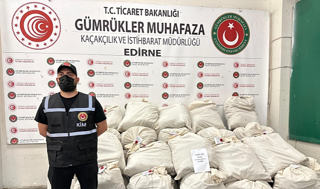Kaçakçıların cihaz yerleştirip takibe aldıkları 2 TIR’da 318 kilo uyuşturucu ele geçti; 10 gözaltı