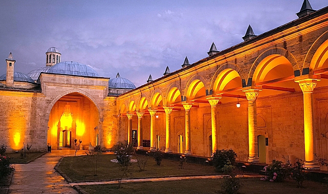Osmanlı'nın şifahanesi Bayezid Külliyesi, haftanın 3 gecesi ziyarete açık olacak
