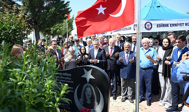 Şehit polis memuru Nefize Çetin Özsoy, vefatının 9'uncu yılında kabri başında anıldı