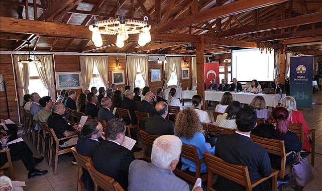 TRAKYA ÜNİVERSİTESİ SENATOSU MERİÇ KENARI SOSYAL TESİSLERİ’NDE TOPLANDI