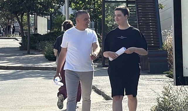 YKS'ye oğlu ile birlikte girdi
