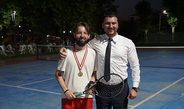 Babaeski'de Gençler Kortta Buluştu: Tenis Turnuvasına Yoğun İlgi