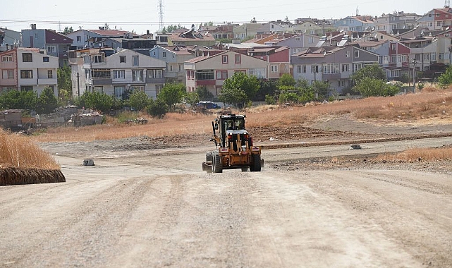 Başkan Sarıkurt, Zafer Mahallesi´ndeki Yol Çalışmalarını Yerinde İnceledi