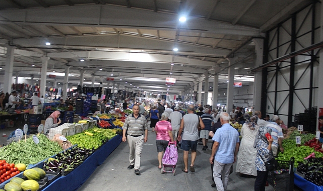 Kırklareli Kapalı Pazarı Yaz Sıcağında da Yoğun İlgi Gördü