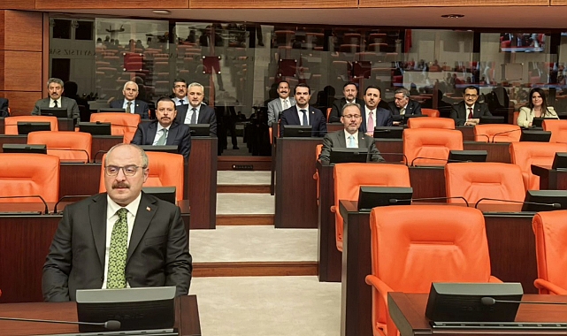 Meclis Tatile Girdi, Sarıçam Sahaya İniyor