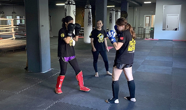 Tekirdağ’ın şampiyon muaythai sporcuları Beyza ve Ayşe İrem’in hedefi uluslararası temsil