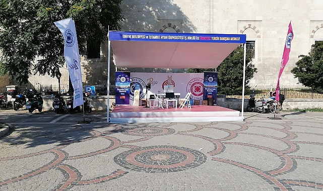 ÜNİVERSİTE ADAYLARI İÇİN TERCİH DANIŞMANLIK STANDI HİZMETE BAŞLADI