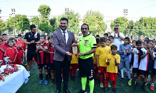 Babaeski'de Minik Futbolculara Anlamlı Ödül Töreni