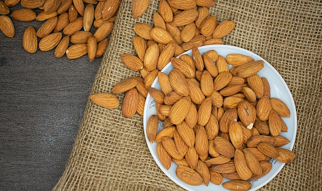 Bademin Sağlığa Faydaları: Doğal Şifa Kaynağı