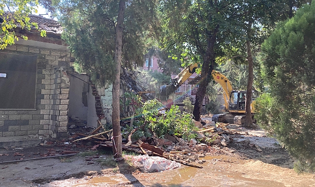 Dingiloğlu Parkı'nda Yıkım Çalışmaları Devam Ediyor