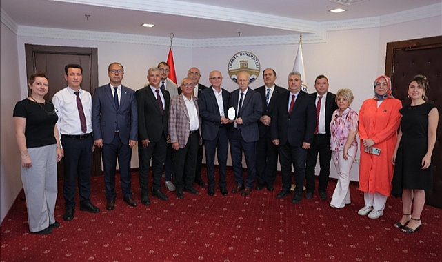 EMEKLİLİĞE AYRILAN İLYAS İPEK’E VEDA TÖRENİ