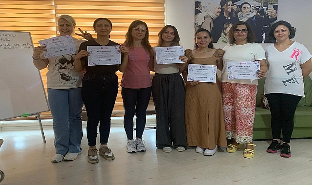 KADINLARLA BİRLİKTE GÜÇLENİYORUZ ATÖLYESİ'NDE DAYANIŞMA VE UMUT BULUŞTU