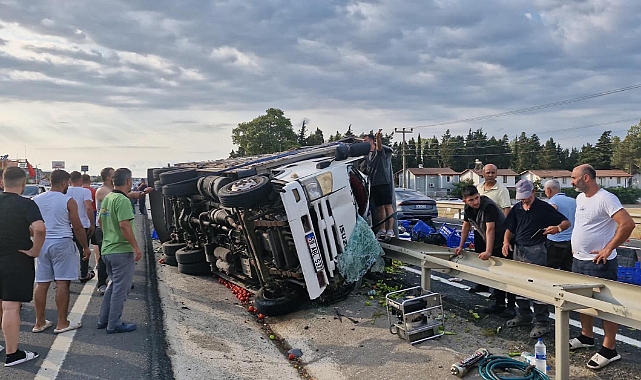 Tekirdağ'da kamyon devrildi; 3 kardeşten 1'i öldü, diğerleri yaralı