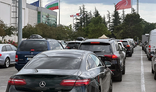 Türkiye’de tatillerini tamamlayan gurbetçilerin, dönüş yolculuğu başladı