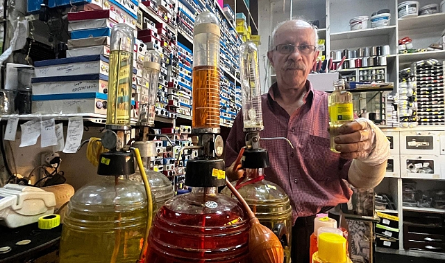 50 yıllık kolonyacı, 15 metrekarelik dükkanında mesleğini yaşatıyor