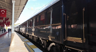 AVRUPA’NIN NOSTALJİK TRENİ ROTASINI YENİDEN TÜRKİYE’YE ÇEVİRDİ