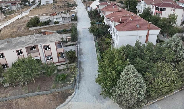 Büyükkarıştıran’da Yol Ve Kaldırım Çalışmaları Tüm Hızıyla Devam Ediyor