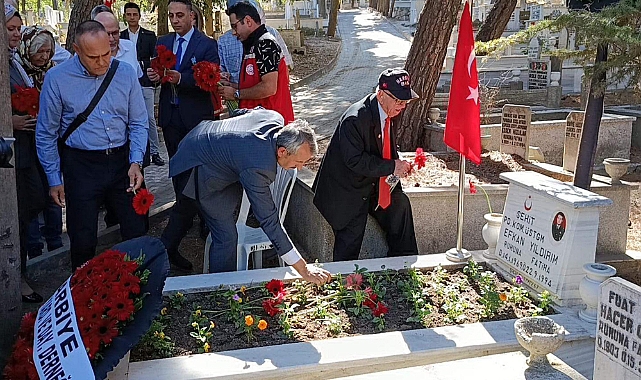 Edirne'de şehit Yıldırım ve Tunca kabirleri başında anıldı