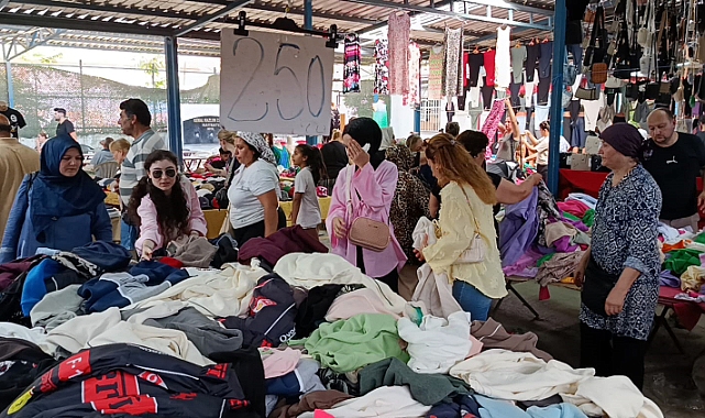 Edirne'de sınır kapılarında gurbetçi yoğunluğu bitti, Bulgar turistler yeniden alışverişe başladı