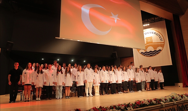 HEKİM ADAYLARI BEYAZ ÖNLÜKLERİNİ TÖRENLE GİYDİLER