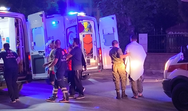 Orduevinin yatakhanesinde çıkan yangında 16 asker dumandan etkilendi