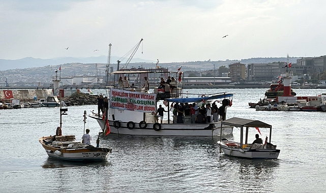 Tekirdağ'da balıkçı ve yelkenliler, Sumud filosuna destek için denize açıldı