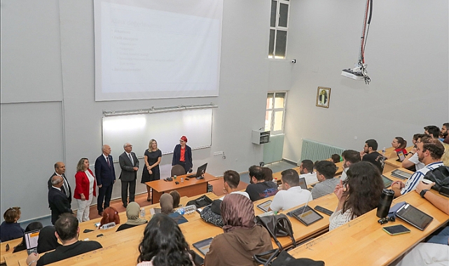 TRAKYA ÜNİVERSİTESİ TIP FAKÜLTESİ AMFİLERİ YENİLENDİ