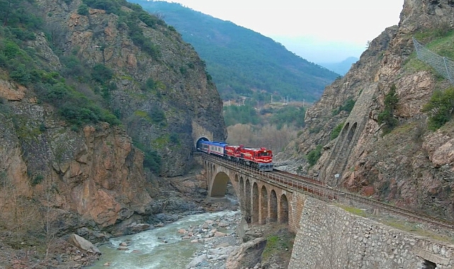 TURİSTİK KARAELMAS TRENİ SONBAHAR SEFERLERİNE BAŞLIYOR