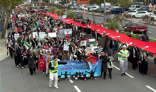 Gazze için yürüyüp, gökyüzüne balon bıraktılar