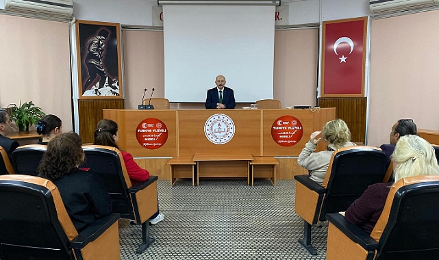 Müdür Altınöz, Eğitim Personeliyle Değerlendirme Toplantısı Yaptı