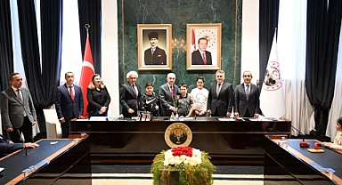 Vali Turan'dan Öğrencilere Destek: TOGG ile Anlamlı Ziyaret